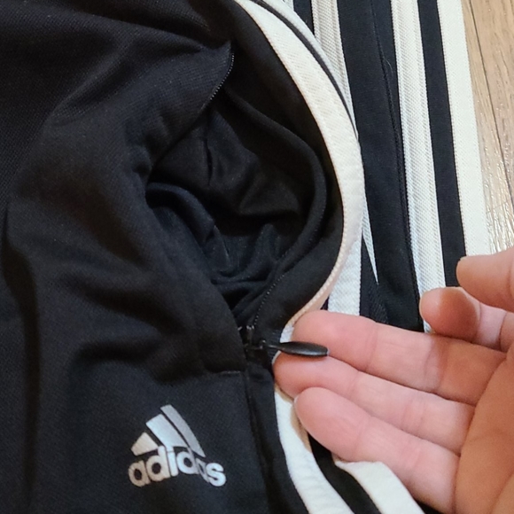 Classic ADIDAS EUC like new - Picture 5 of 12